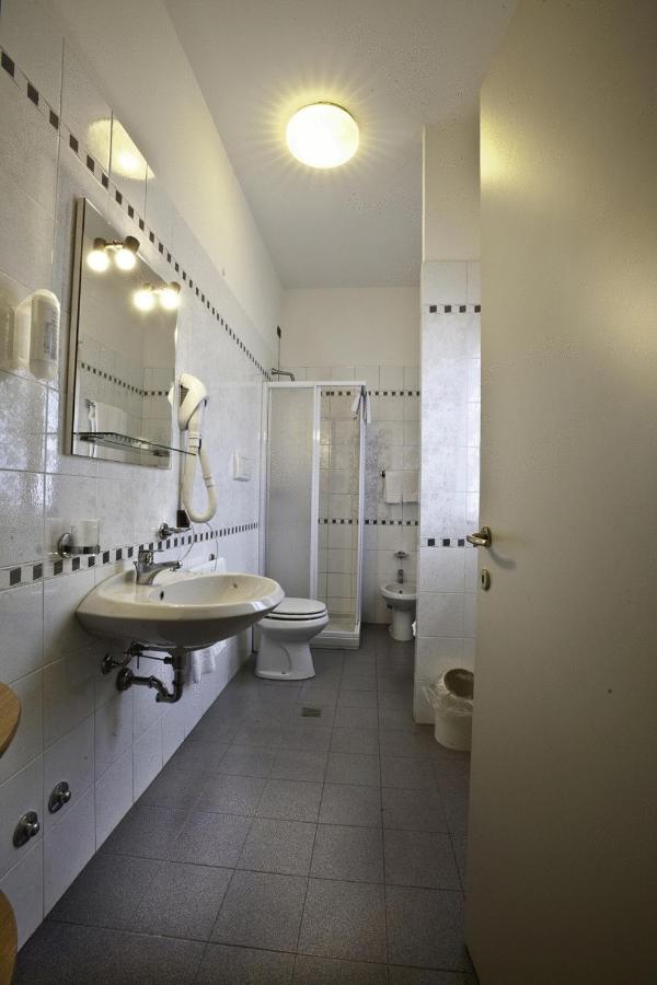 Hotel Nastro Azzurro Monguzzo Номер фото